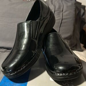 Spring Step Slip Resistant Shoes